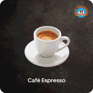 Café espresso recién hecho en La Vianda Express, bebida caliente para desayuno en Morelia