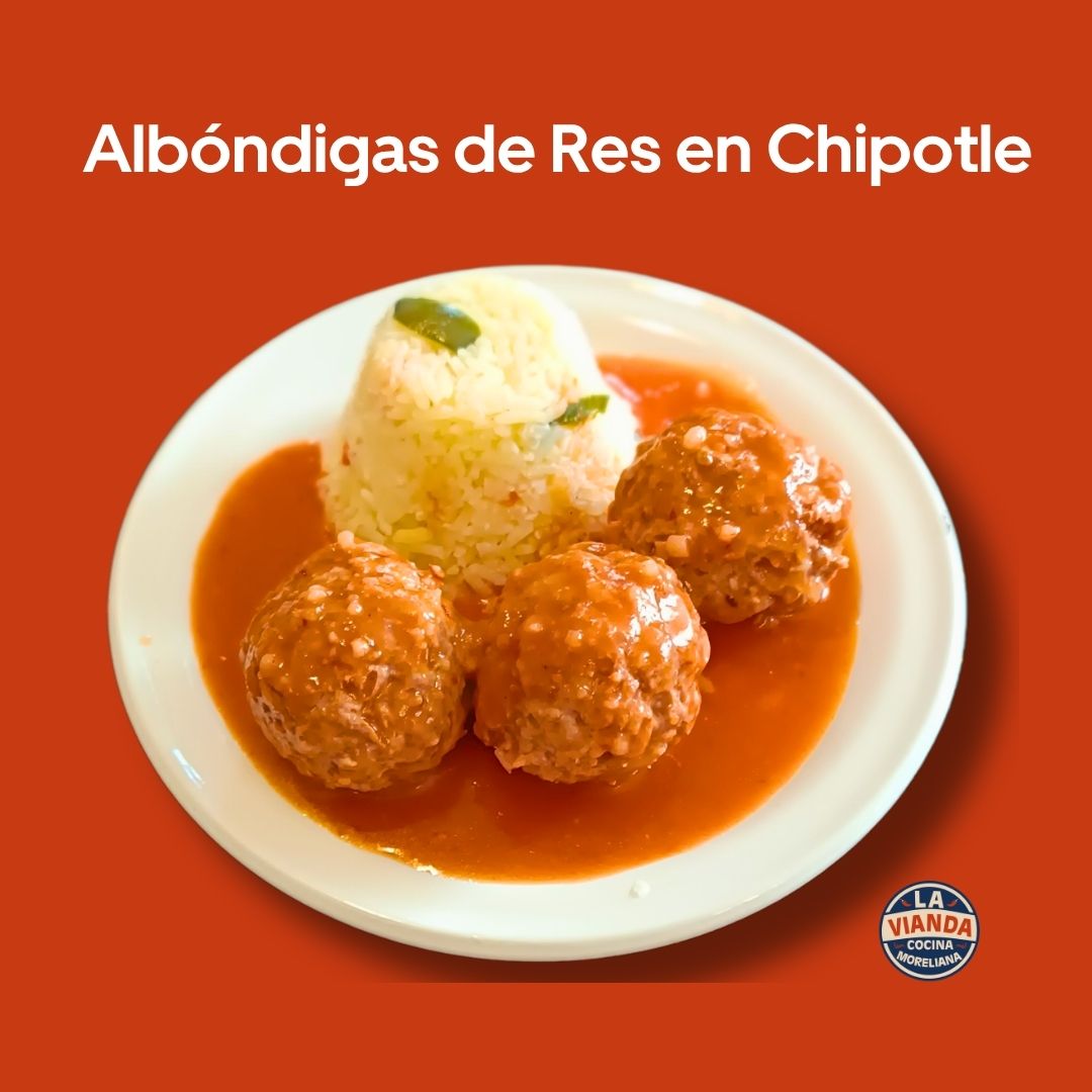 Albóndigas de res en chipotle con guarniciones, comida casera en Morelia Zona Camelinas