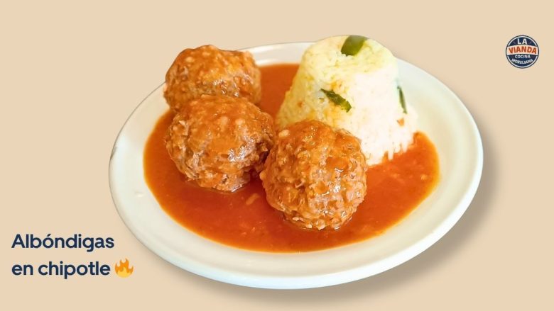 Albóndigas en chipotle menú del día en Morelia La Vianda Cocina Moreliana