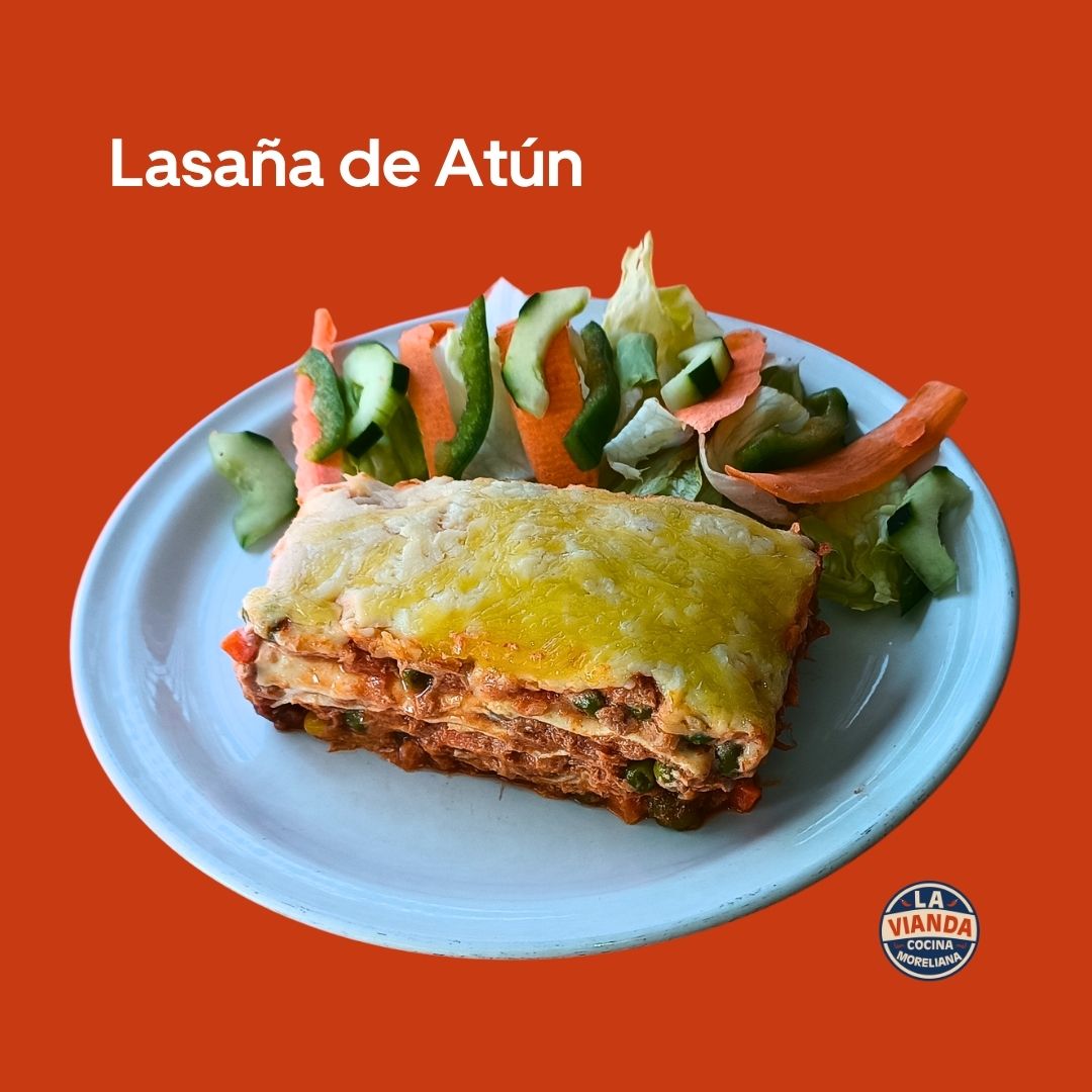 Lasaña de atún con guarniciones, comida casera en Morelia Zona Camelinas