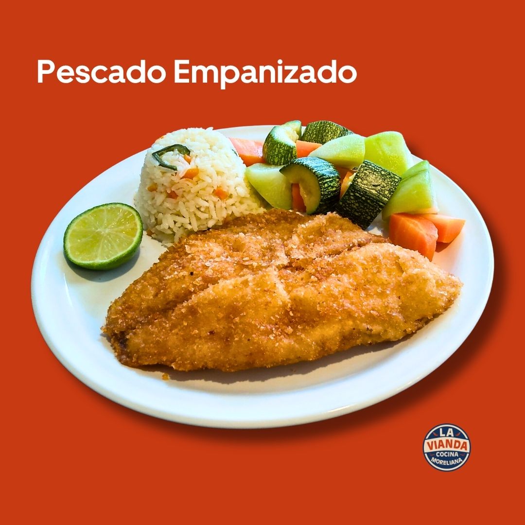 Pescado empanizado con guarniciones, comida casera en Morelia Zona Camelinas