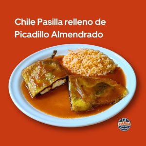 Chile pasilla relleno de picadillo almendrado, platillo del día de comida casera en Morelia Zona Camelinas