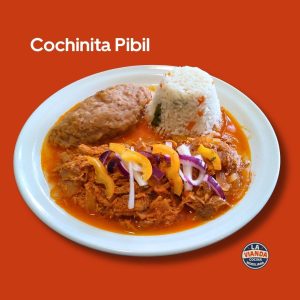 Cochinita pibil estilo yucateco preparada como platillo del día en Morelia, comida casera en Zona Camelinas