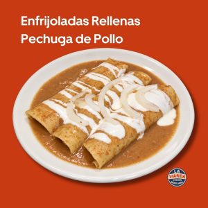 Enfrijoladas rellenas de pechuga de pollo con salsa de frijol y crema, platillo de La Vianda Cocina Moreliana en Morelia. Comida Casera en Morelia