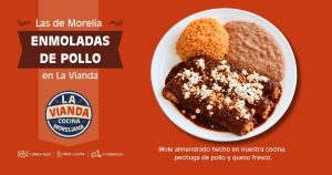 Enmoladas en Morelia de La Vianda con mole almendrado, pechuga de pollo y queso fresco