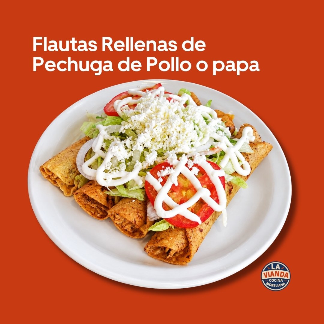 Flautas rellenas de pechuga de pollo o papa con lechuga, jitomate, crema y queso, platillo de La Vianda Cocina Moreliana en Morelia. Comida Casera en Morelia